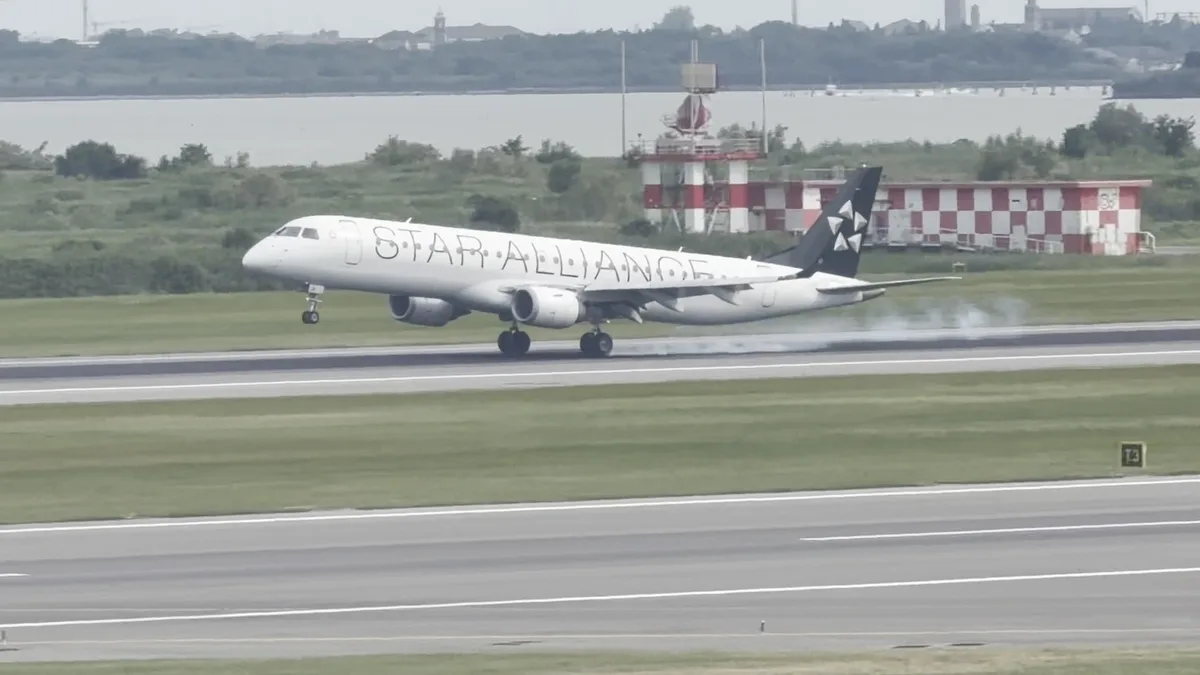 Embraer E195